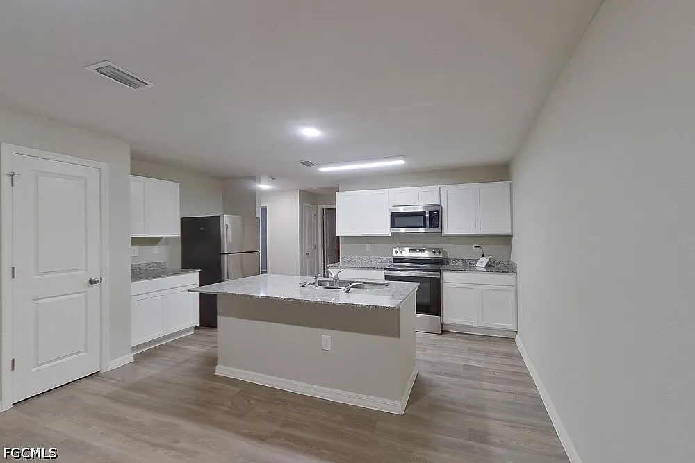 3 bed, 2.0 bath, 1409 sqft, $1,574 — Photo 4