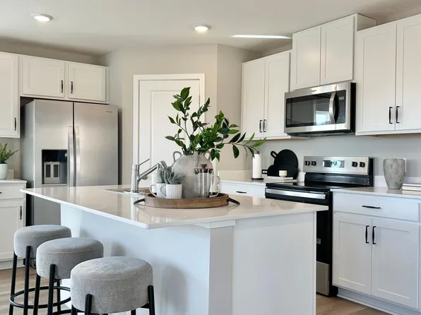 1686 Zumbro Ave #Y45t4m, Shakopee, MN 55379