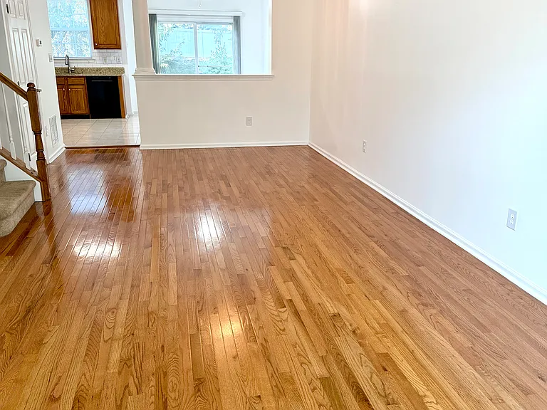1209 Blossom Cir — Photo 4