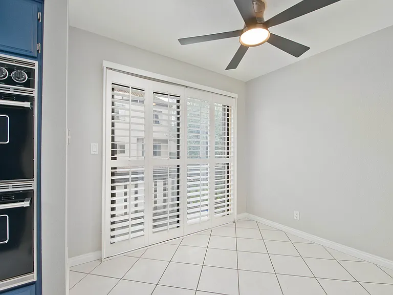 21730 Marylee St — Photo 13