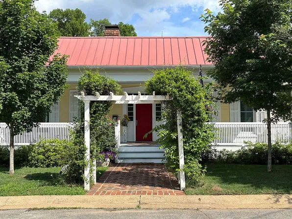 302 Lake St, Jefferson, TX 75657