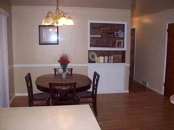 3rd image of 1492 52nd St SE