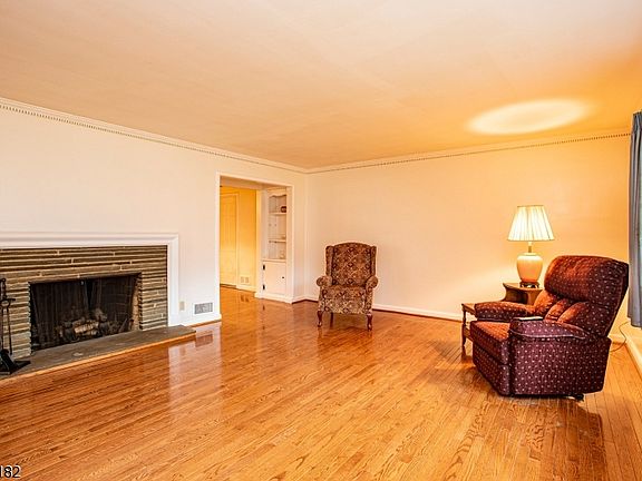 4th image of 188 Charlton Ave