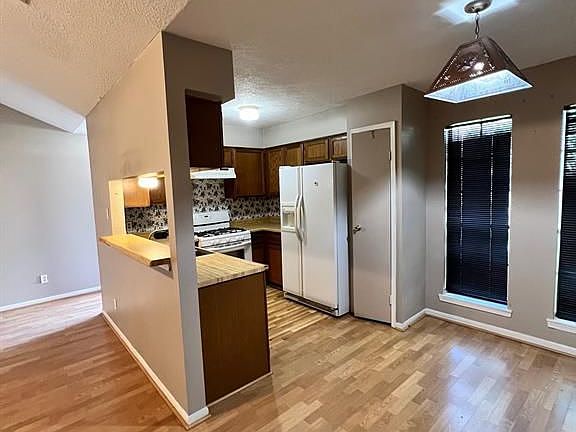 3rd image of 2206 Loc Loma Ln