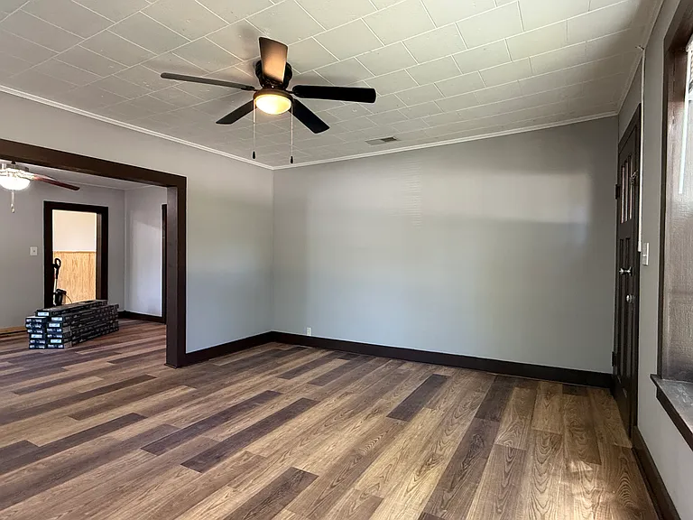 402 McKinney St — Photo 10