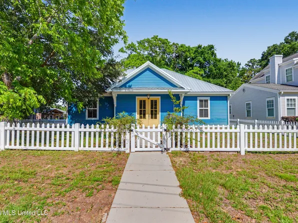 9521 Red Bluff Ct, Ocean Springs, MS 39564