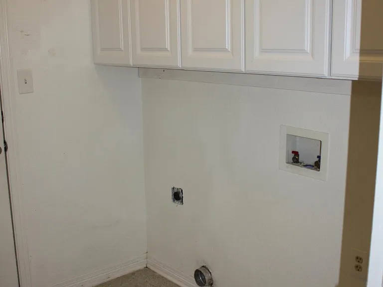 701 Stribling Cir — Photo 10