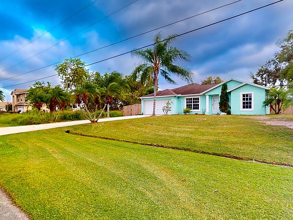 3rd image of 377 SW Kestor Drive