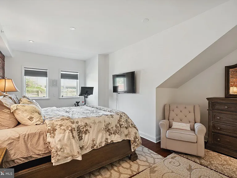 501 Vine St #2 — Photo 24