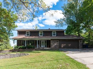 1221 Cardinal Dr, Algonquin, IL 60102