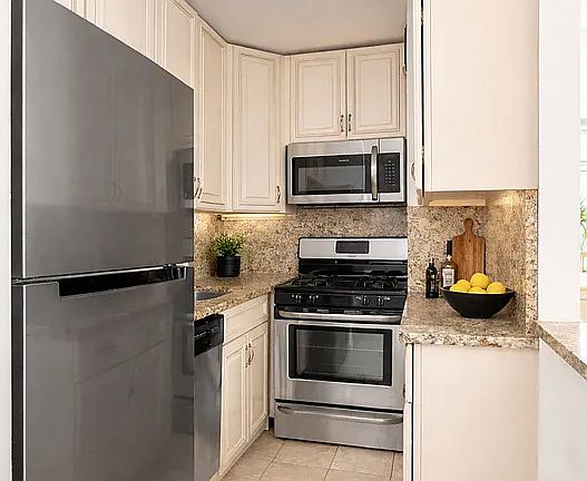 4th image of 350 E 52nd St APT 11f