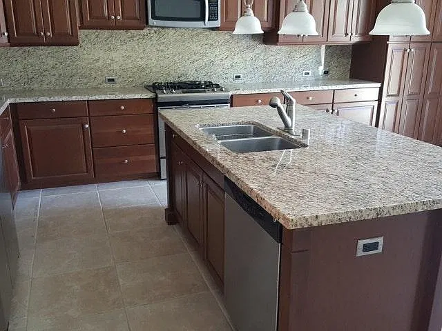 3 bed, 1693 sqft, $2,300 — Photo 2