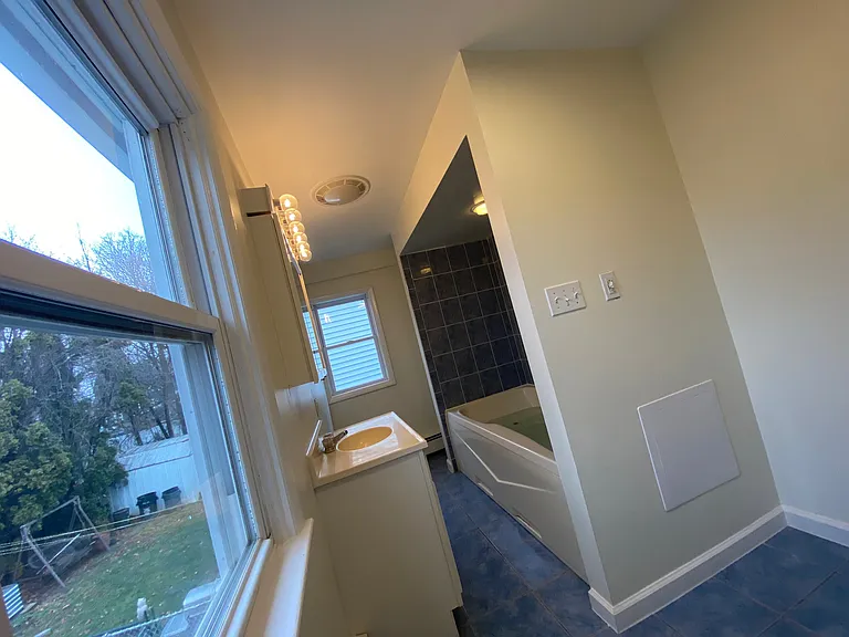 129 Beech St — Photo 37