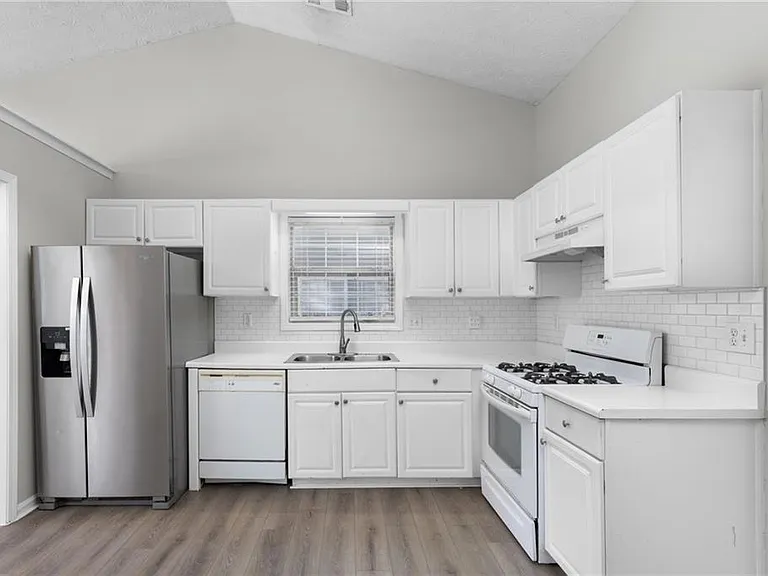 2110 Racquet Club Cir — Photo 13