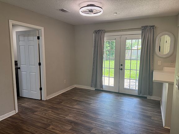 3rd image of 932 Granger Dr