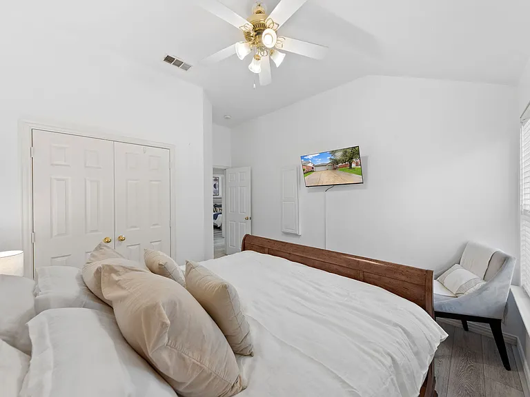4835 Crown Dr — Photo 41
