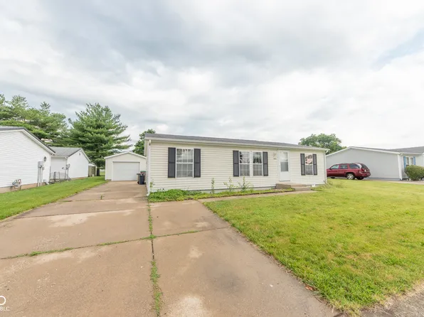 4620 Autumn Ridge Dr, Columbus, IN 47203