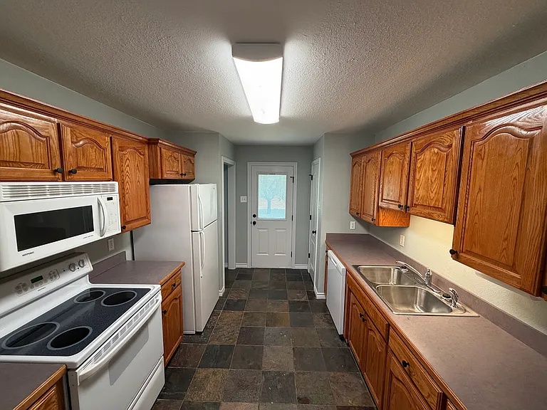 421 W Thomas St — Photo 21
