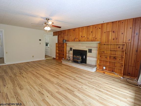 5th image of 279 Hillcrest Dr
