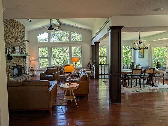Livingroom and dinning area