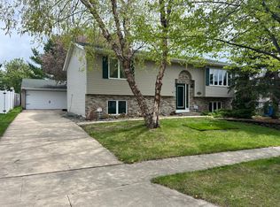 832 Emerald Ln NW, Rochester, MN 55901