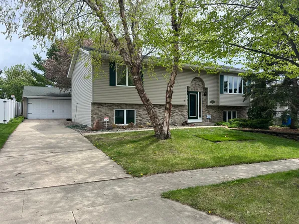 832 Emerald Ln NW, Rochester, MN 55901