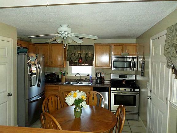 5th image of 94 Whirlaway Pl