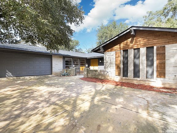 2nd image of 427 DE SOTO DR