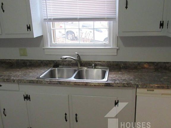 4th image of 10 Winthrop Ave