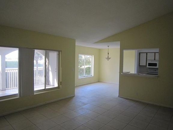 3rd image of 815 W Boynton Beach Boulevard #203