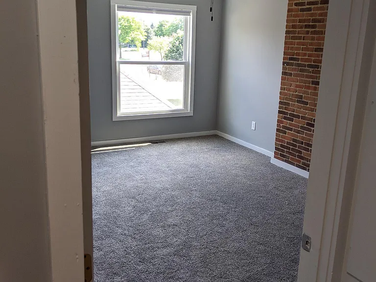 440 Edinburgh Rd — Photo 6
