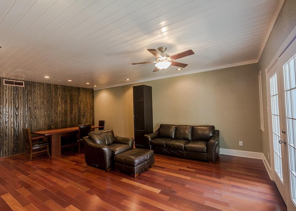 1st image of 322 Wilcrest Dr #322