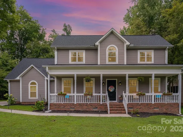 391 Stonehaven Ct SW, Concord, NC 28027