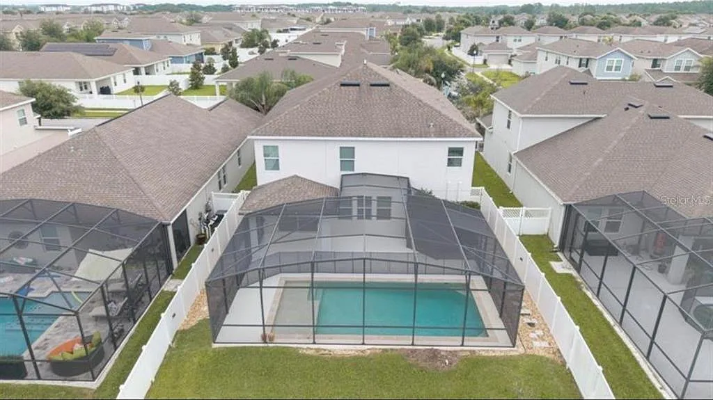 5 bed, 3.0 bath, 3295 sqft, $5,300 — Photo 2