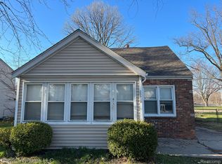 20535 Ridgemont Rd, Harper Woods, MI 48225
