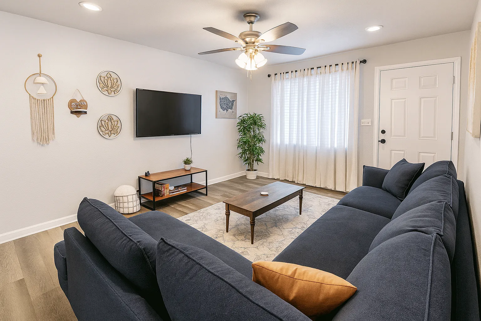 800 Russell Ln — Photo 2