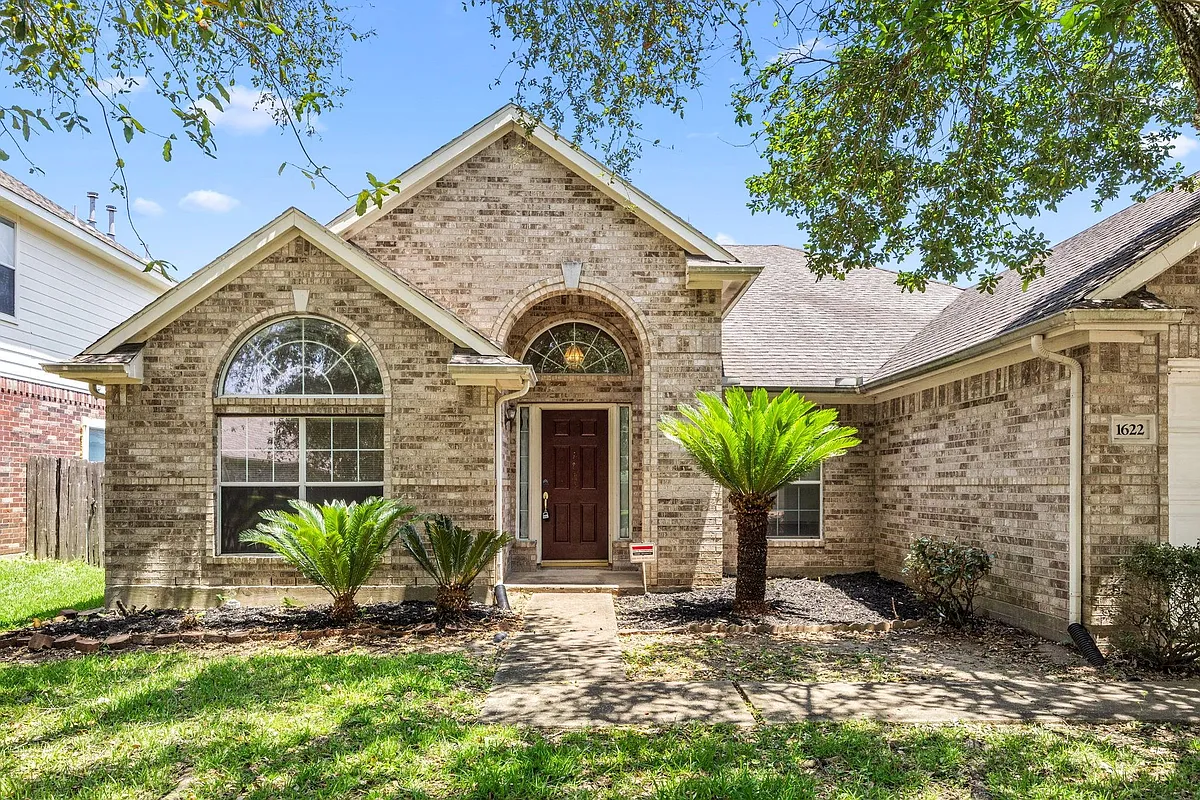 Building Photo - 1622 Pebble Brk