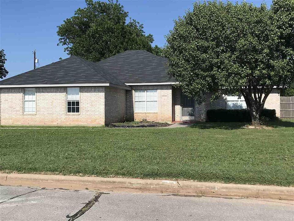 1st image of 1219 Lisa Ln