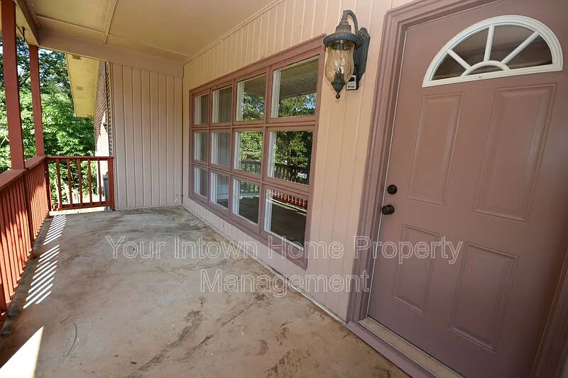 3 bed, 2.0 bath, 1296 sqft, $1,850 — Photo 3