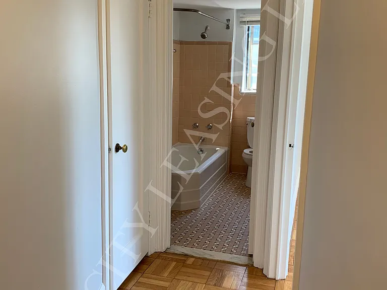 520 East Avenue — Photo 13