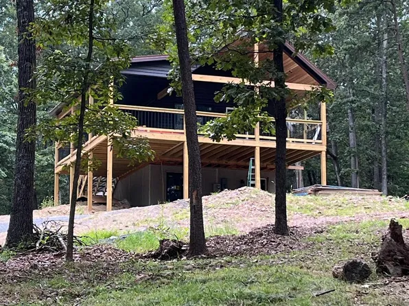 1293 Holly Hill Ln, Berkeley Springs, WV 25411