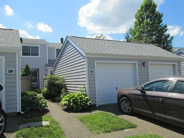 Building Photo - 430 Thoreau St