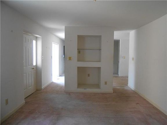 Living Room Built-In Shelving