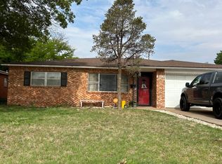 136 Elgin Ave, Levelland, TX 79336