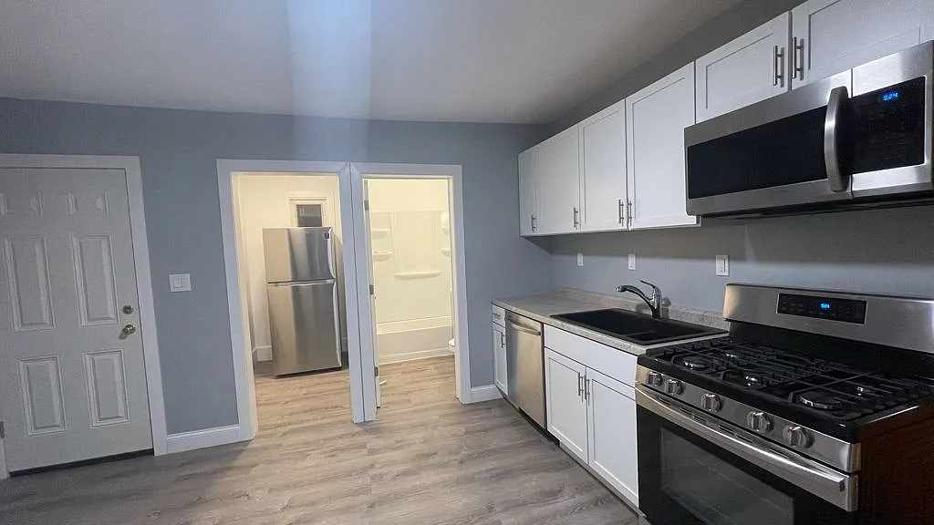 2 bed, 1100 sqft, $1,650 — Photo 3