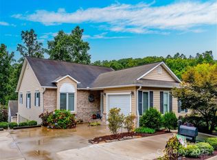 27 Putter Ct, Hendersonville, NC 28739