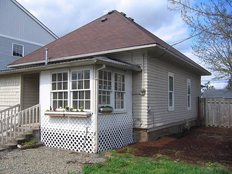 1560 SE Oak St — Photo 16
