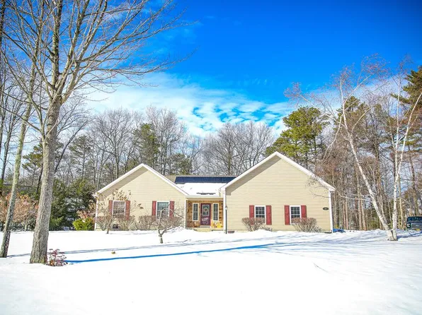 10 Wildflower Ln, Morrisonville, NY 12962