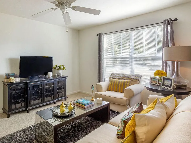 Windsong Apartments — Photo 20