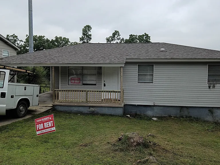 512 Libby Ln — Photo 2